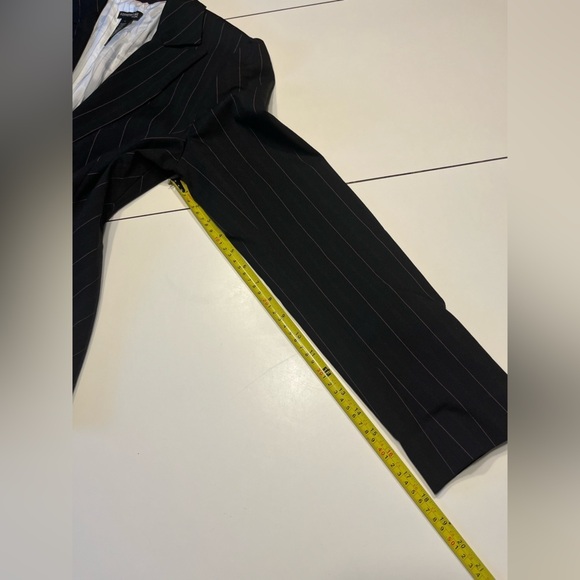 Kenneth Cole Blazer black with pink pin striped Fitted Size 12 - Picture 6 of 9